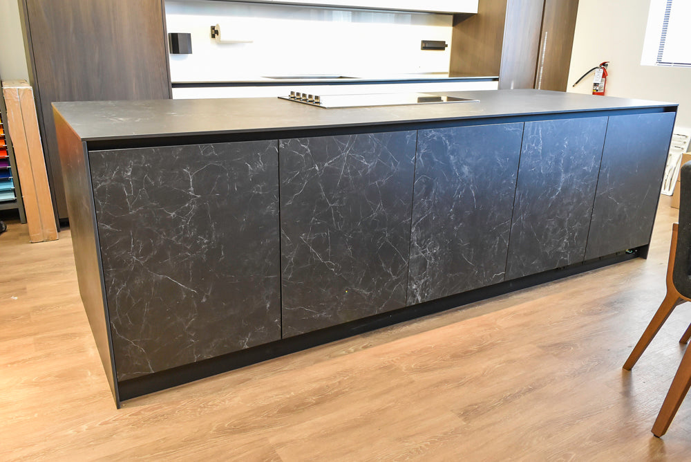 Doimo Cucine Modern Two-Tone Kitchen with Black Island