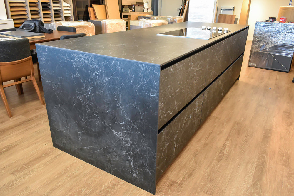 Doimo Cucine Modern Two-Tone Kitchen with Black Island