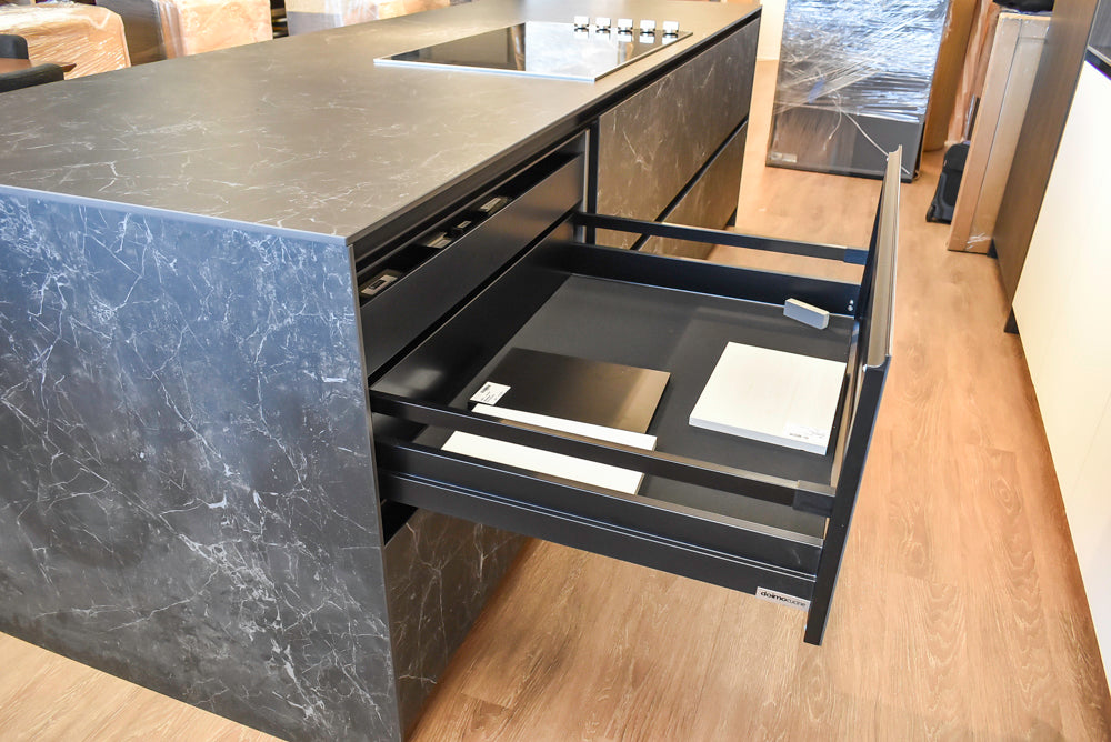 Doimo Cucine Modern Two-Tone Kitchen with Black Island