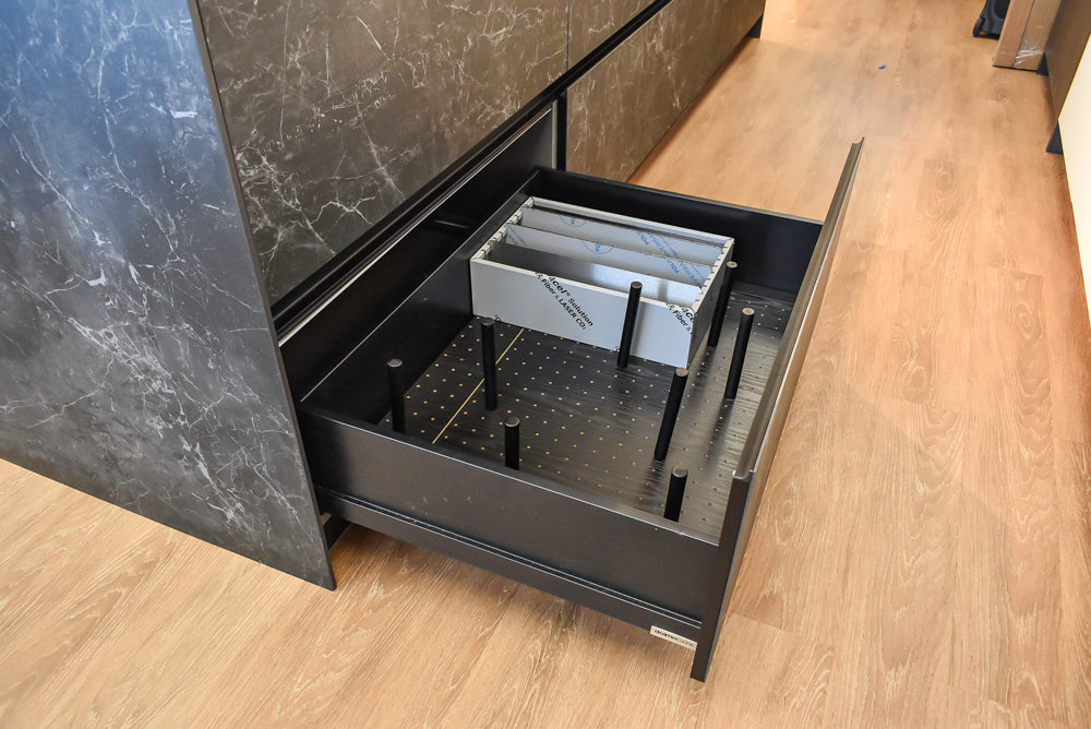 Doimo Cucine Modern Two-Tone Kitchen with Black Island