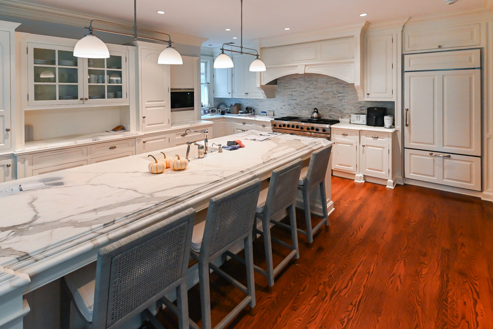 Premeir Traditional White Pre-Owned Kitchen with Marble Island and Appliances