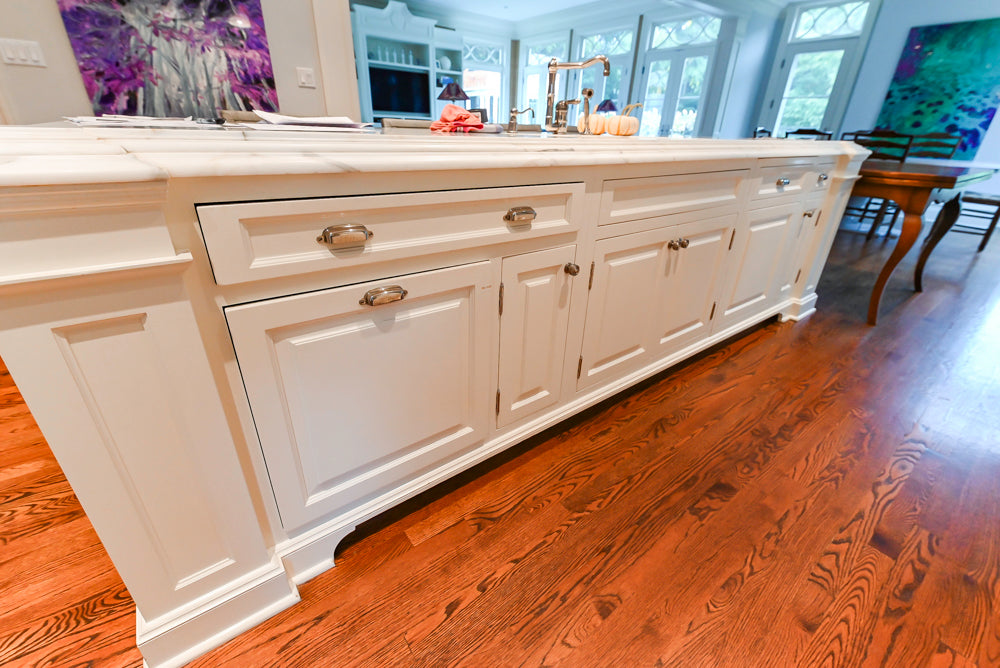 Premeir Traditional White Pre-Owned Kitchen with Marble Island and Appliances