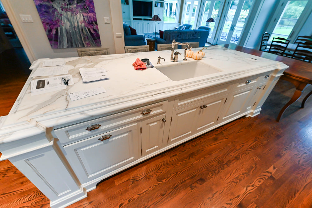 Premeir Traditional White Pre-Owned Kitchen with Marble Island and Appliances