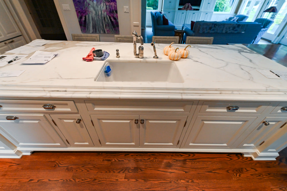 Premeir Traditional White Pre-Owned Kitchen with Marble Island and Appliances