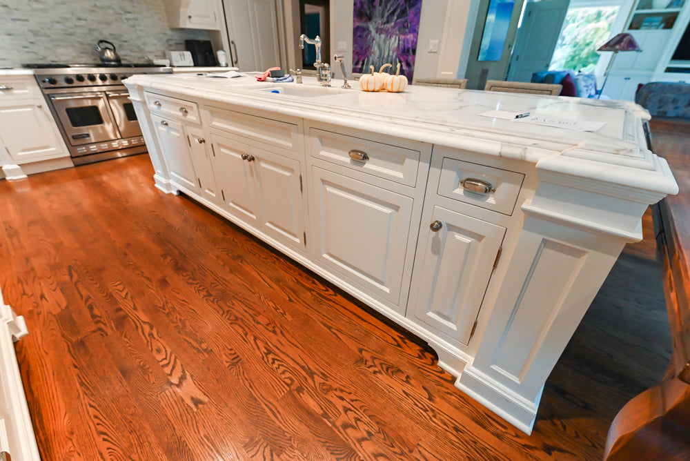 Premeir Traditional White Pre-Owned Kitchen with Marble Island and Appliances