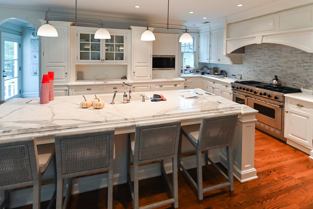 Premeir Traditional White Pre-Owned Kitchen with Marble Island and Appliances