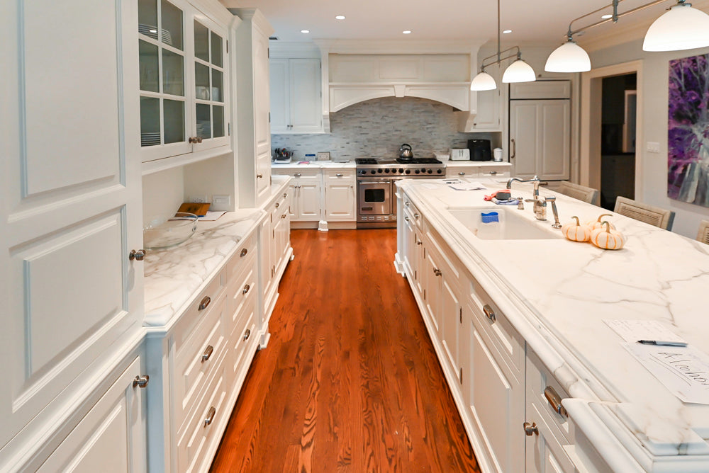 Premeir Traditional White Pre-Owned Kitchen with Marble Island and Appliances