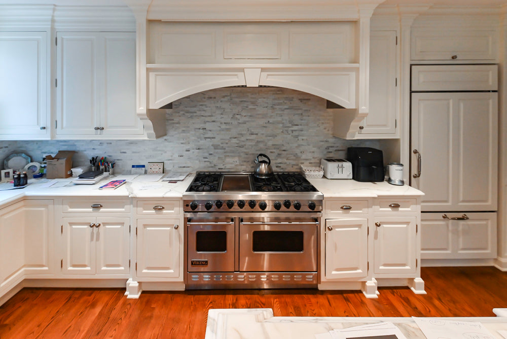 Premeir Traditional White Pre-Owned Kitchen with Marble Island and Appliances