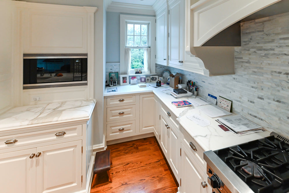 Premeir Traditional White Pre-Owned Kitchen with Marble Island and Appliances