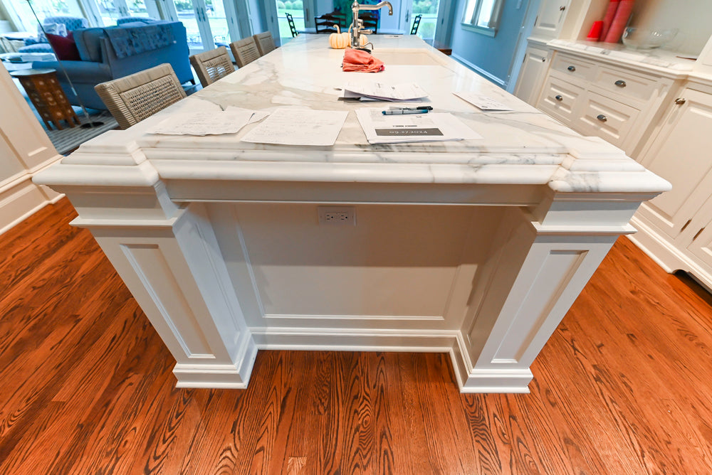 Premeir Traditional White Pre-Owned Kitchen with Marble Island and Appliances