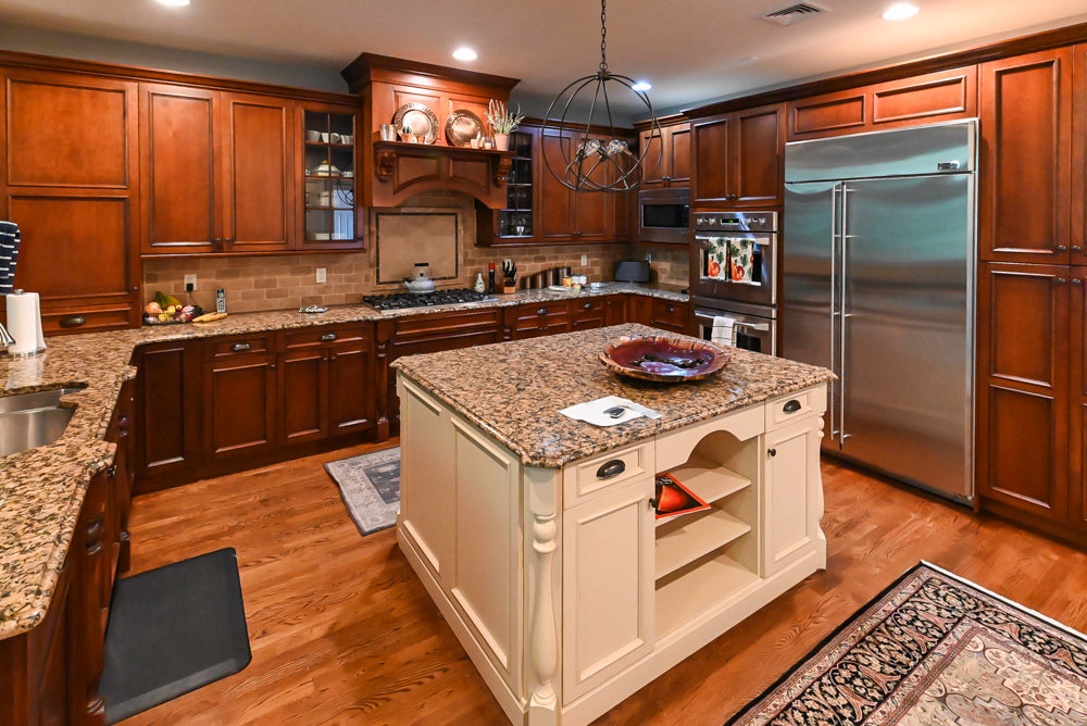 Ultracraft Tradtional Dark Wooden Pre-Owned Kitchen with Granite Island and Appliances