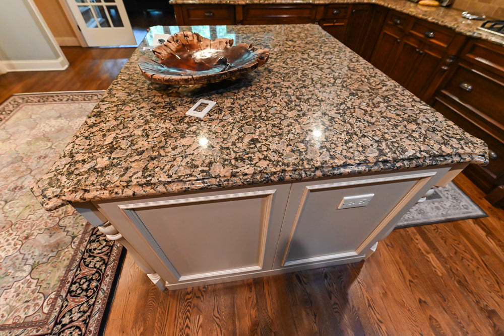 Ultracraft Tradtional Dark Wooden Pre-Owned Kitchen with Granite Island and Appliances