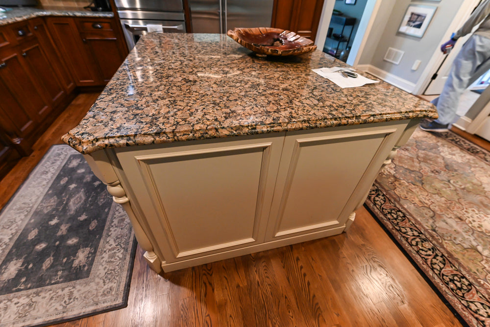 Ultracraft Tradtional Dark Wooden Pre-Owned Kitchen with Granite Island and Appliances