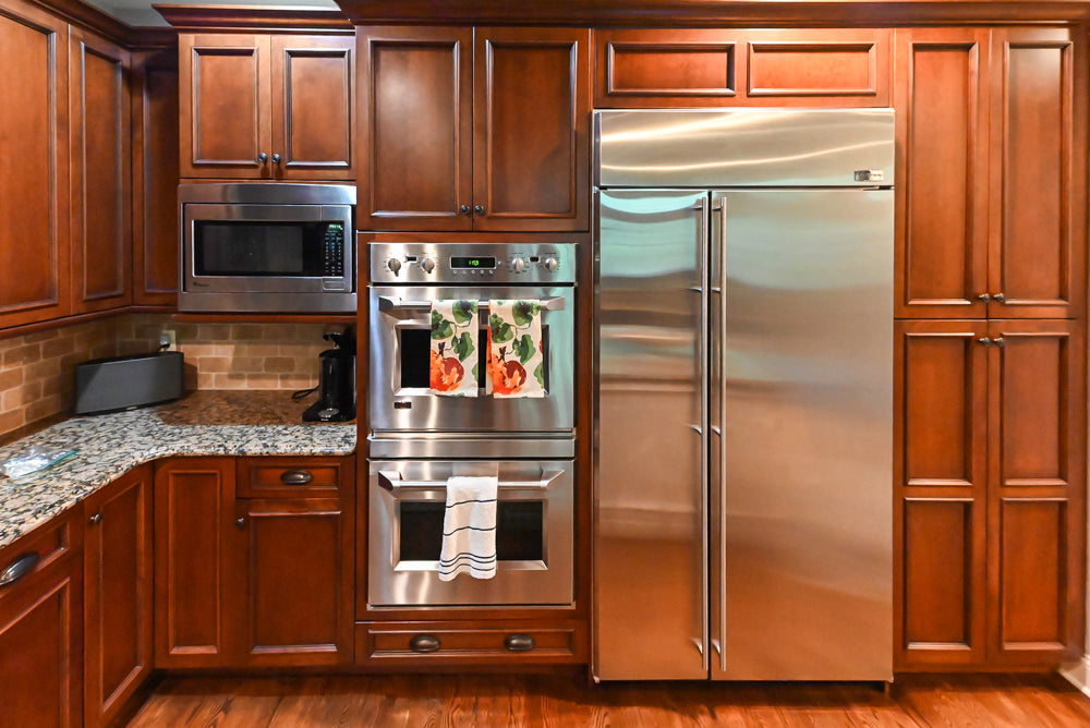 Ultracraft Tradtional Dark Wooden Pre-Owned Kitchen with Granite Island and Appliances