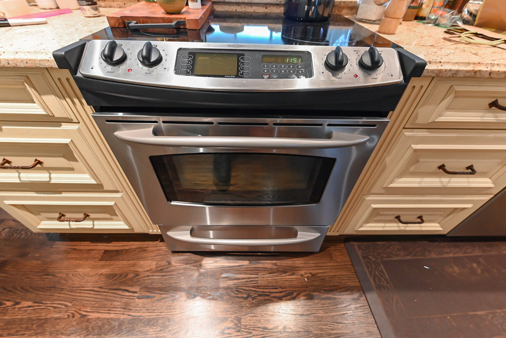 Wood-Mode Traditional Cream Wooden Cabinet Pre-Owned Kitchen and Appliances