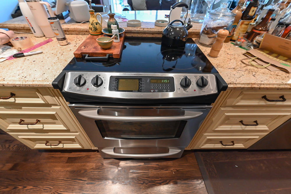 Wood-Mode Traditional Cream Wooden Cabinet Pre-Owned Kitchen and Appliances