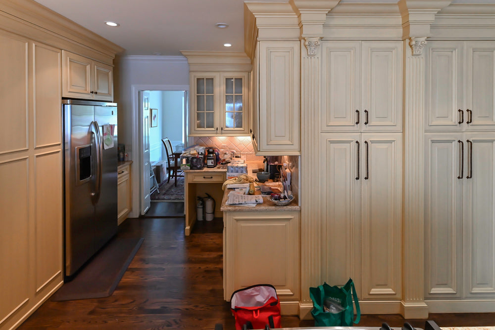 Wood-Mode Traditional Cream Wooden Cabinet Pre-Owned Kitchen and Appliances