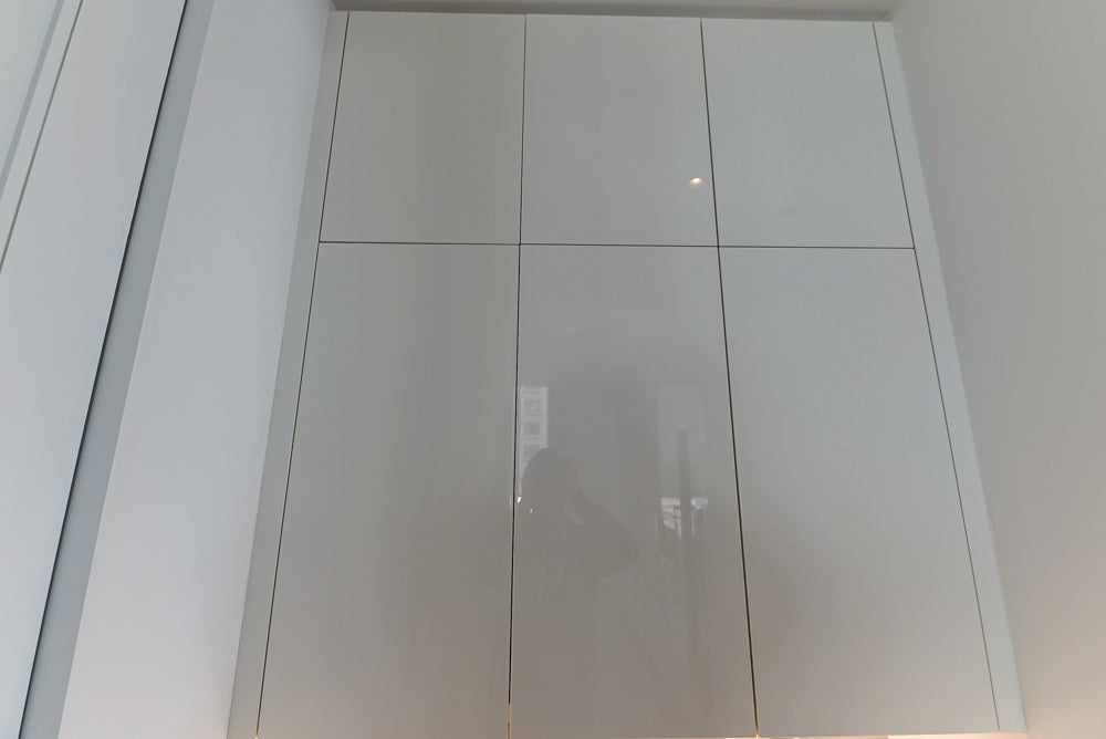 Modern Glossy White Wet Bar with Marble Countertops