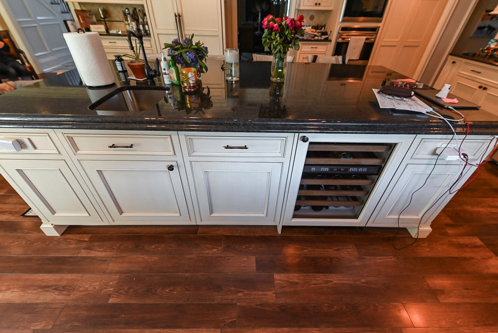 Large Traditional Cream White Kitchen with Island, Granite Countertops and Appliances