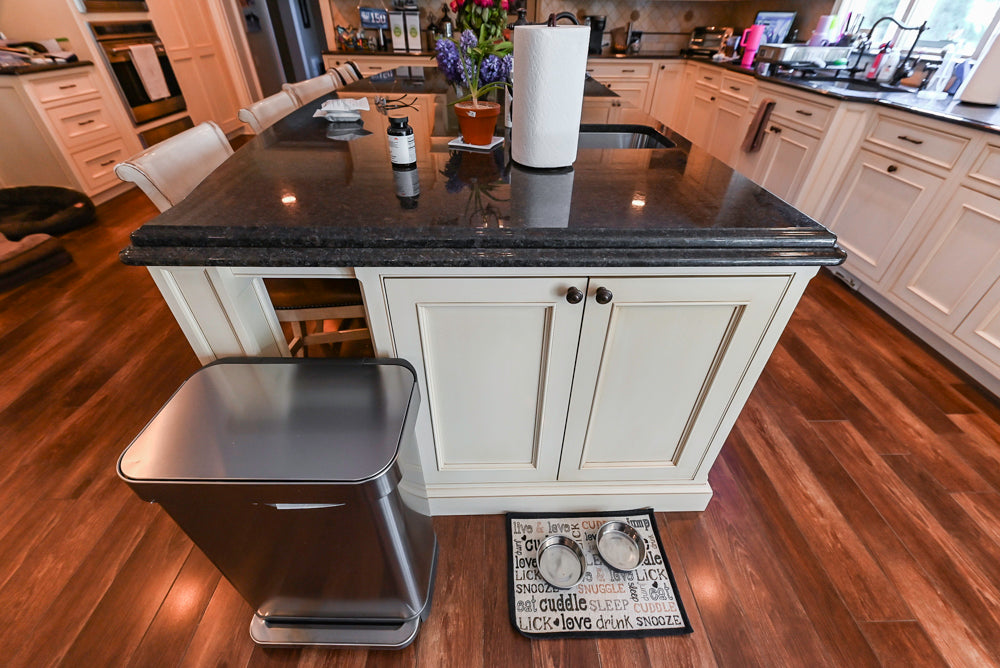 Large Traditional Cream White Kitchen with Granite Island