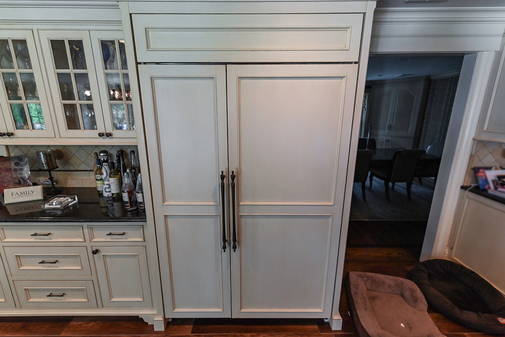 Large Traditional Cream White Kitchen with Granite Island