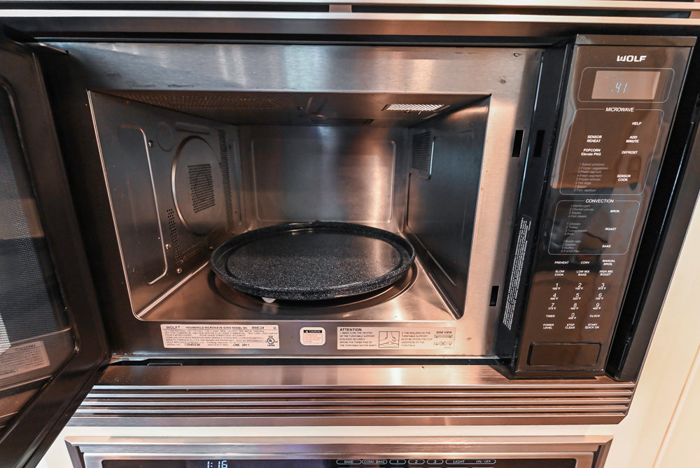 Large Traditional Cream White Kitchen with Granite Island