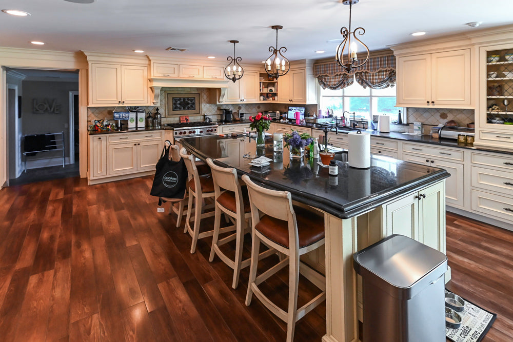 Large Traditional Cream White Kitchen with Island, Granite Countertops and Appliances
