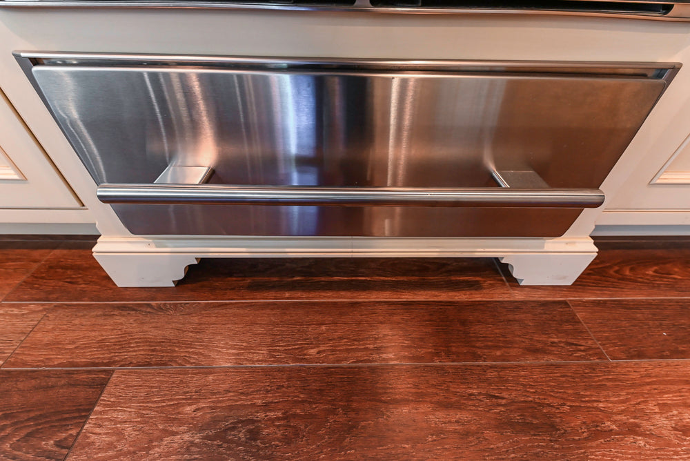 Large Traditional Cream White Kitchen with Granite Island