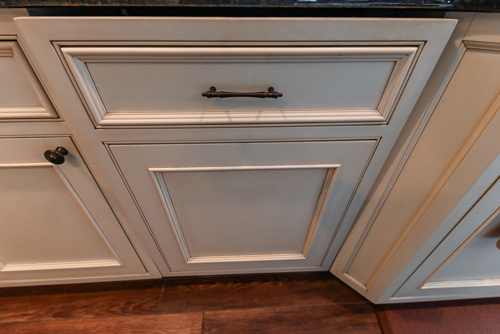 Large Traditional Cream White Kitchen with Granite Island