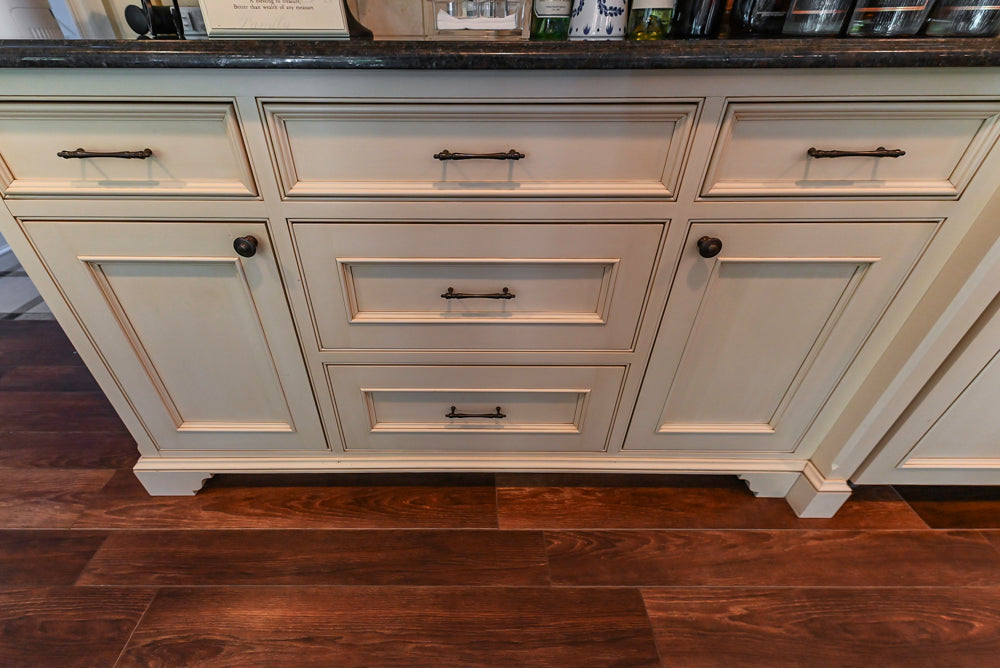 Large Traditional Cream White Kitchen with Granite Island
