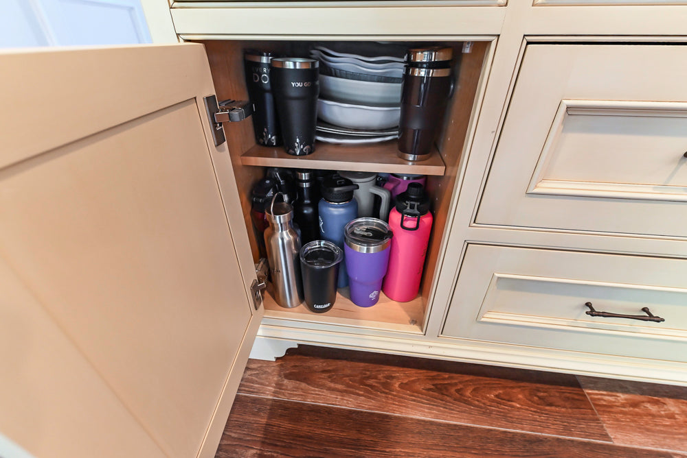 Large Traditional Cream White Kitchen with Granite Island