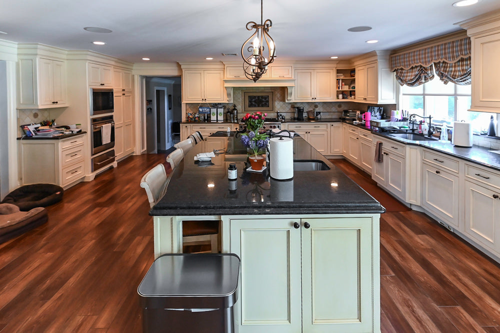 Large Traditional Cream White Kitchen with Island, Granite Countertops and Appliances