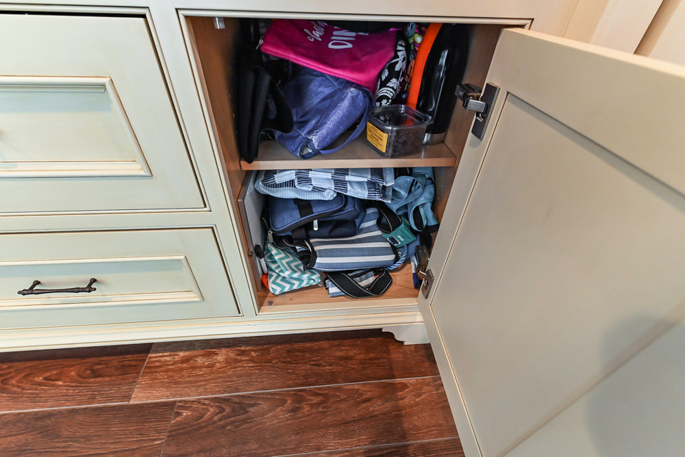 Large Traditional Cream White Kitchen with Granite Island
