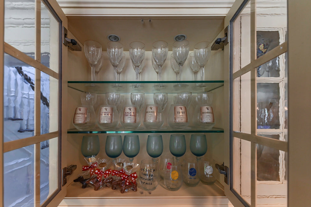 Large Traditional Cream White Kitchen with Granite Island