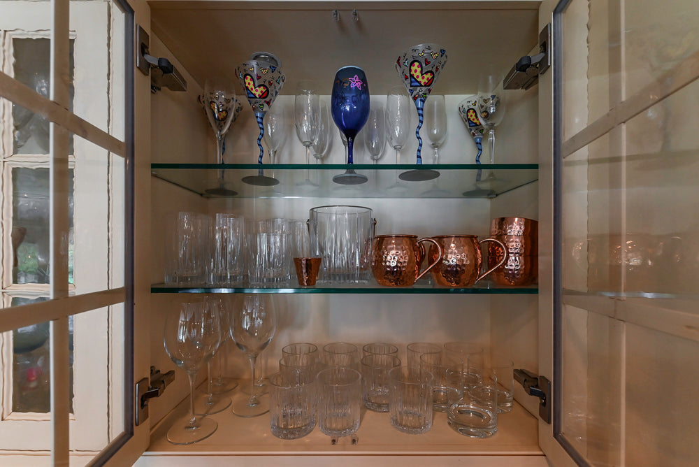 Large Traditional Cream White Kitchen with Granite Island