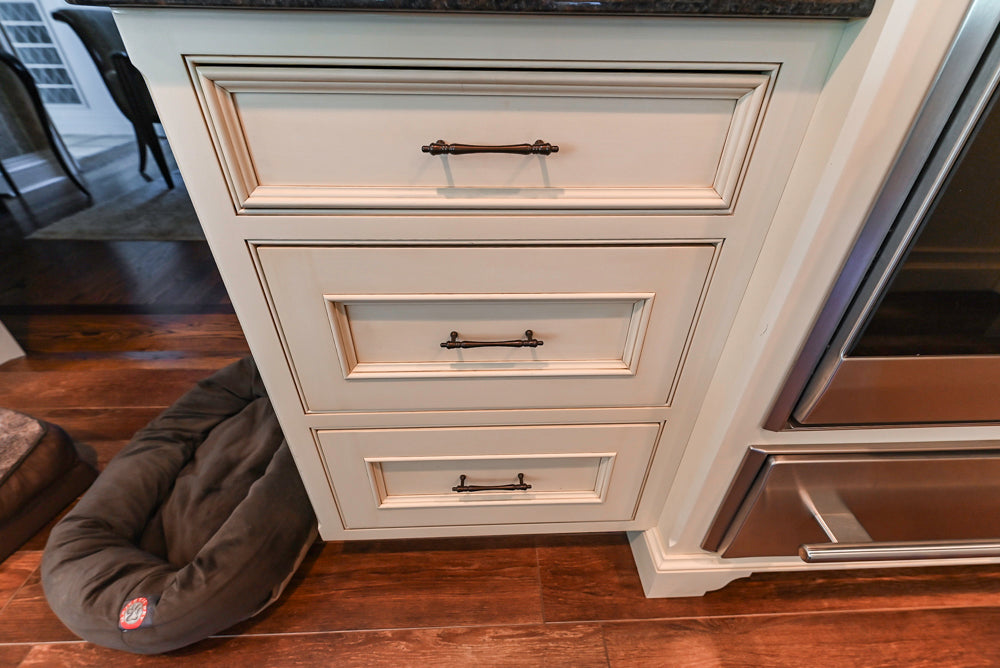 Large Traditional Cream White Kitchen with Granite Island