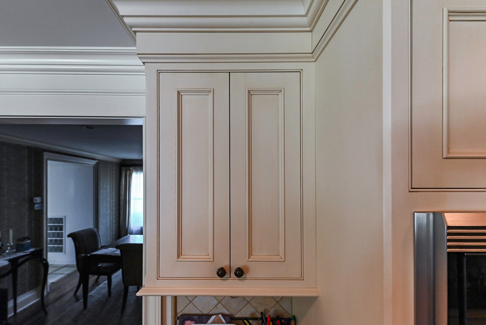 Large Traditional Cream White Kitchen with Granite Island