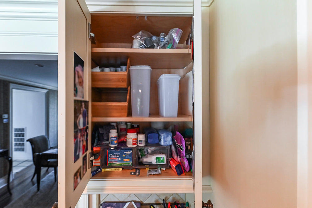 Large Traditional Cream White Kitchen with Granite Island