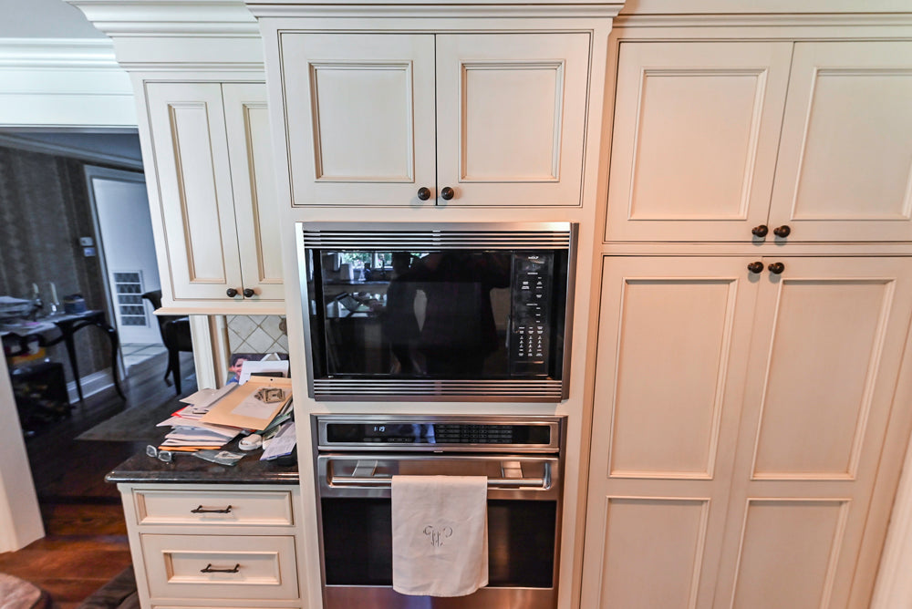 Large Traditional Cream White Kitchen with Granite Island