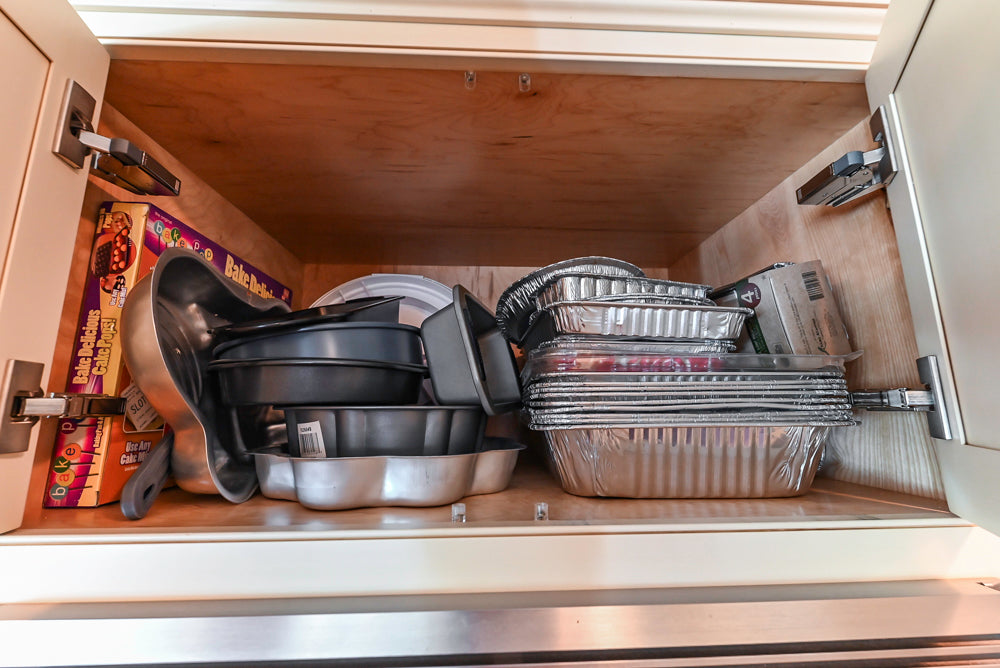Large Traditional Cream White Kitchen with Granite Island