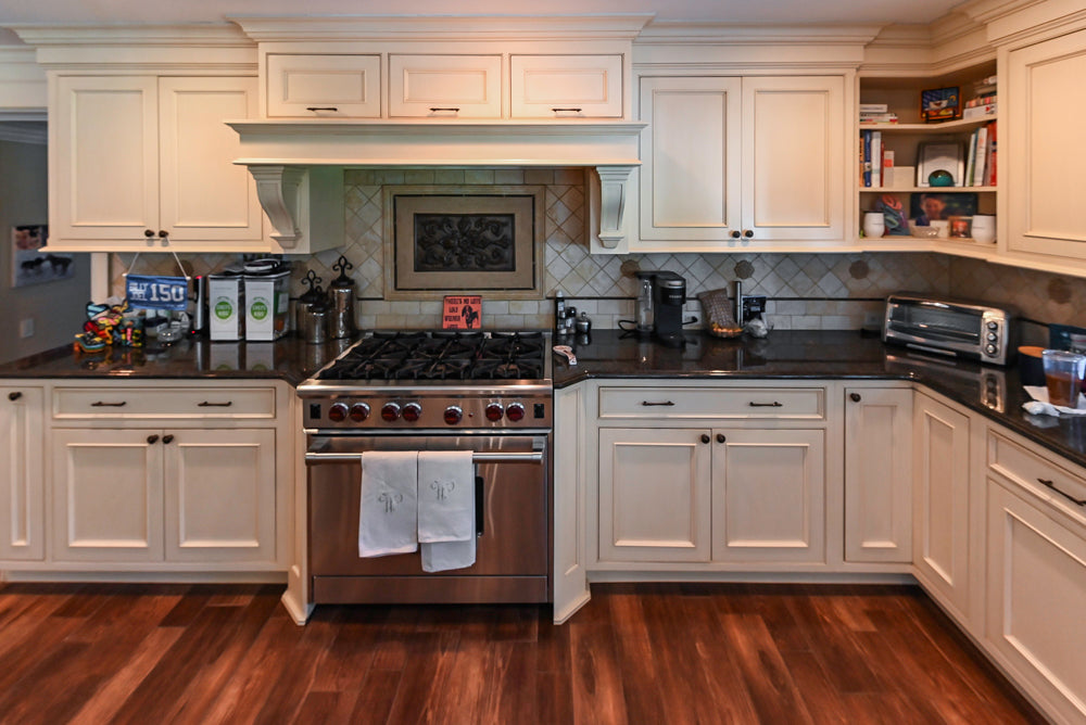 Large Traditional Cream White Kitchen with Island, Granite Countertops and Appliances