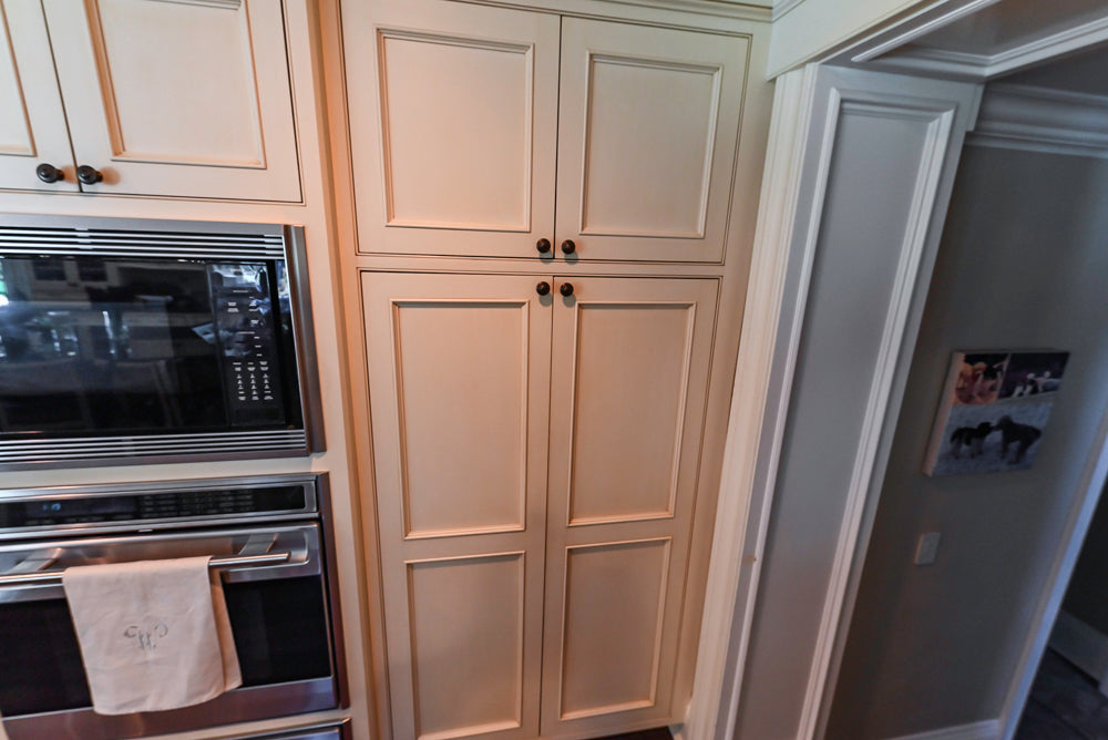 Large Traditional Cream White Kitchen with Granite Island