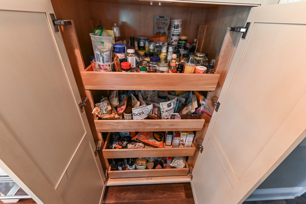 Large Traditional Cream White Kitchen with Granite Island