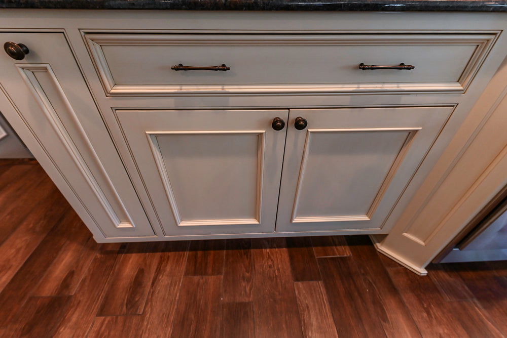 Large Traditional Cream White Kitchen with Granite Island
