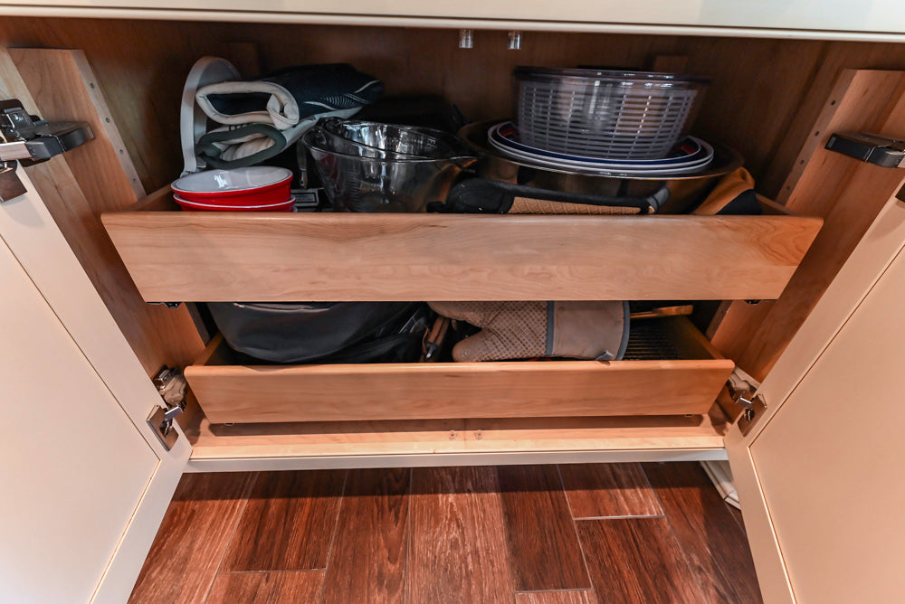 Large Traditional Cream White Kitchen with Granite Island