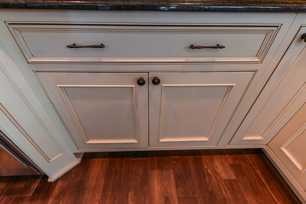 Large Traditional Cream White Kitchen with Granite Island