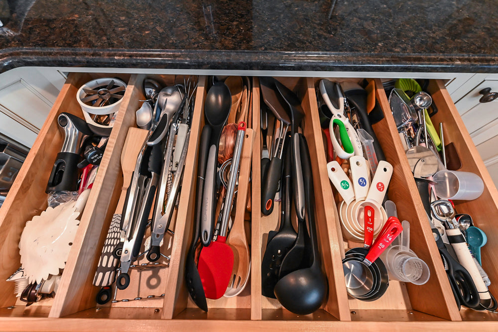 Large Traditional Cream White Kitchen with Granite Island