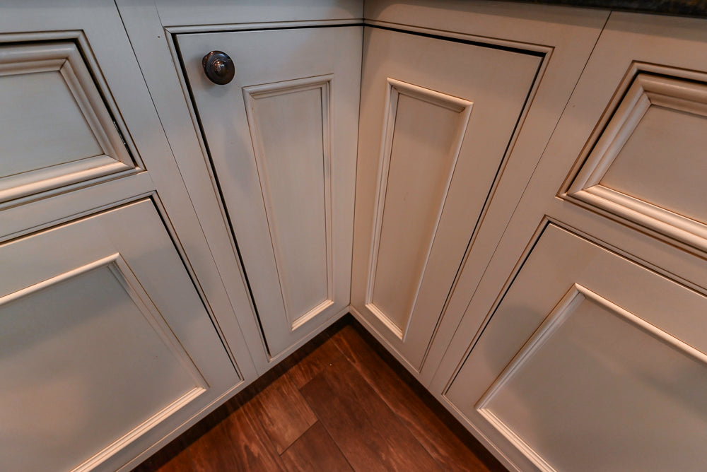 Large Traditional Cream White Kitchen with Granite Island