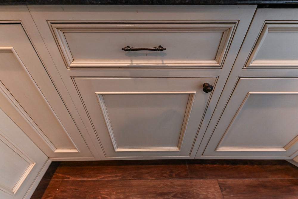 Large Traditional Cream White Kitchen with Granite Island