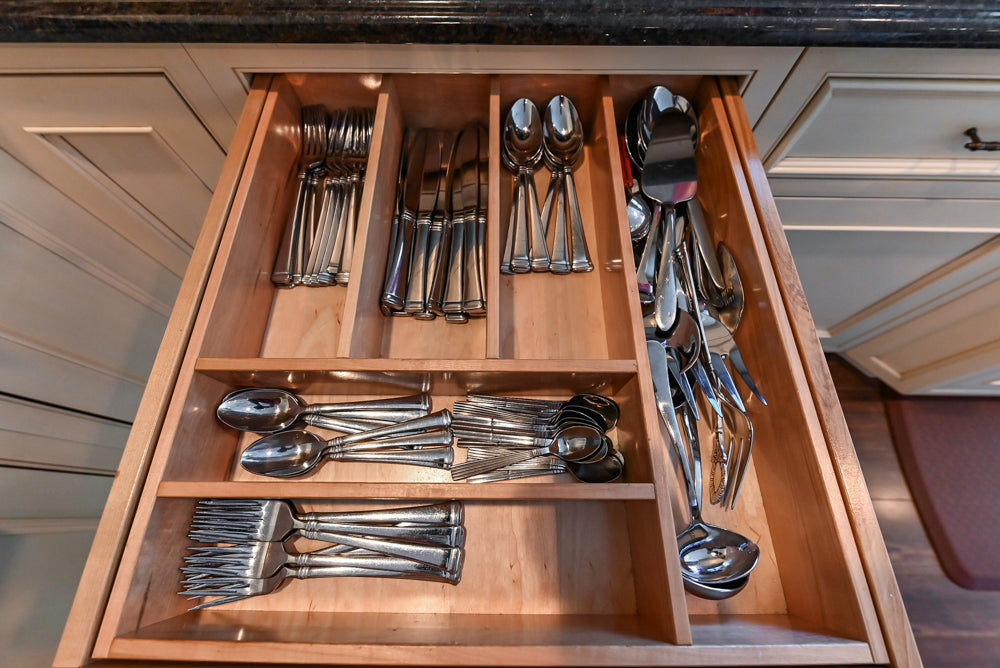 Large Traditional Cream White Kitchen with Granite Island